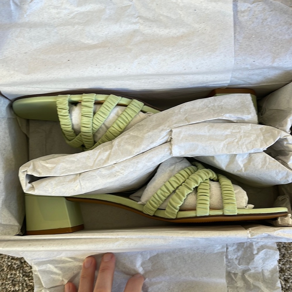 NWT never worn Reformation Azra Ruched Sandal, limon, 9